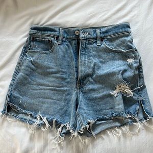 Abercrombie - 4” Mom Jean Shorts (High Rise) Light Wash